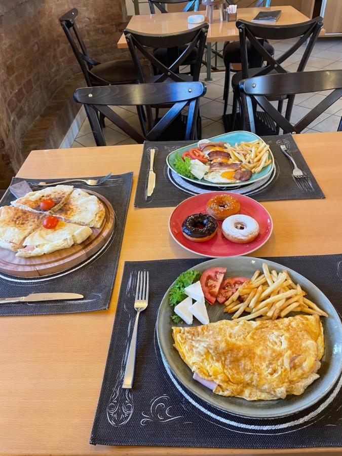 Santa Villa & Restaurant Sremska Mitrovica Esterno foto